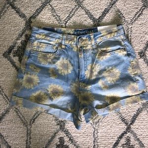 NWT American Eagle sunflower mom shorts
